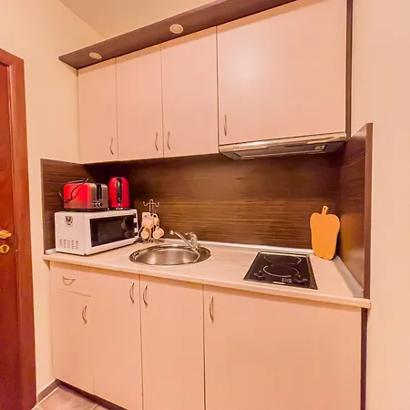 Complex Amphora Palace