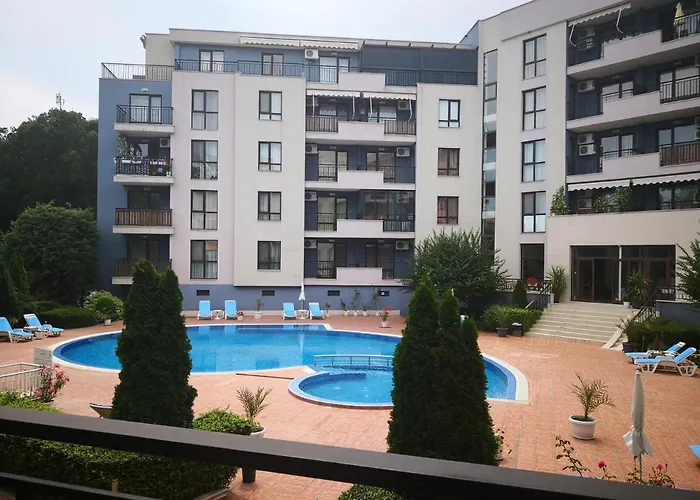 Complex Amphora Palace