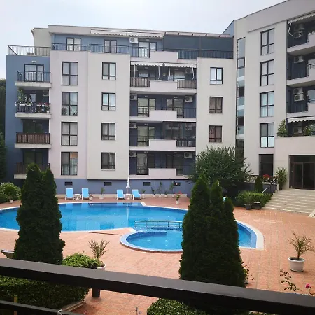 Complex Amphora Palace