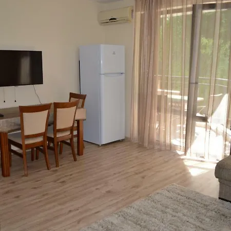 Complex Amphora Palace