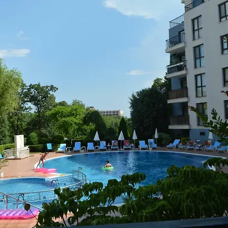 Complex Amphora Palace