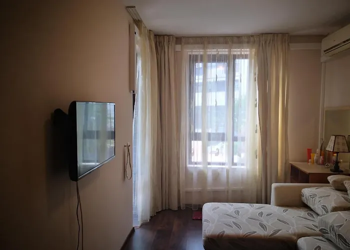 Complex Amphora Palace