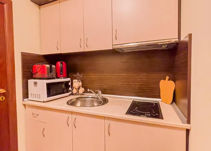 Complex Amphora Palace